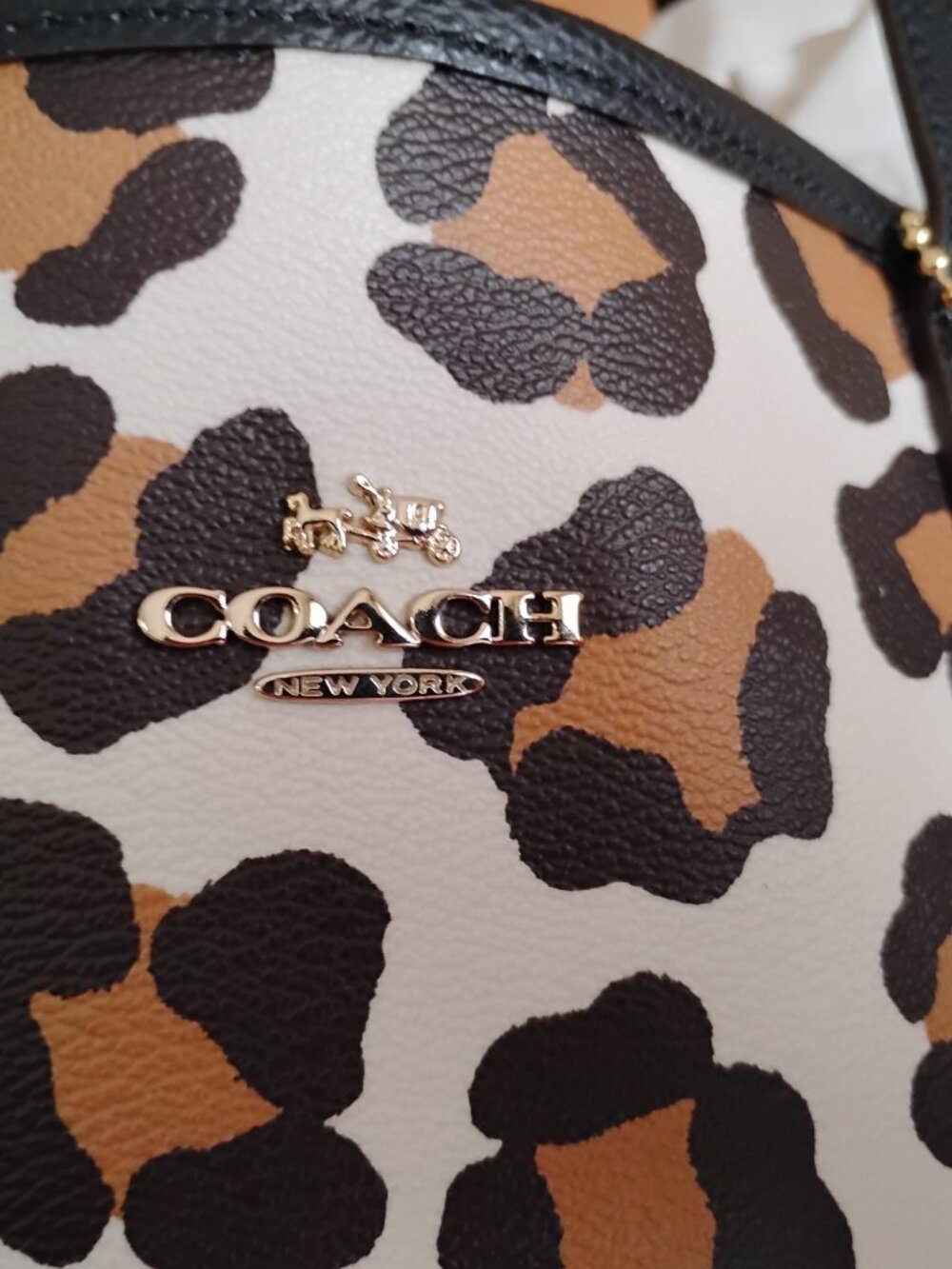NWT Coach Tote animal print signature canvas. - Picture 2 of 11